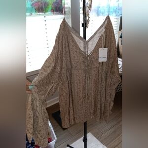 Heyson Brand Women's Blouse 1XL NEW W tags Perf Cond Stylish Soft Bell Slv